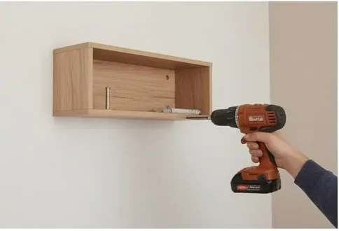 Pose d'étagère murale à la perceuse — bricolage